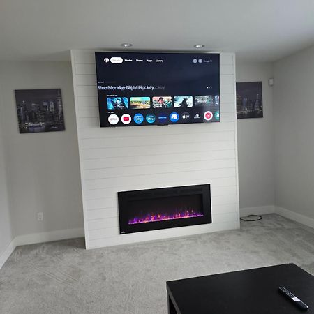 Private 1 Bedroom In Brookswood Langley Exteriör bild