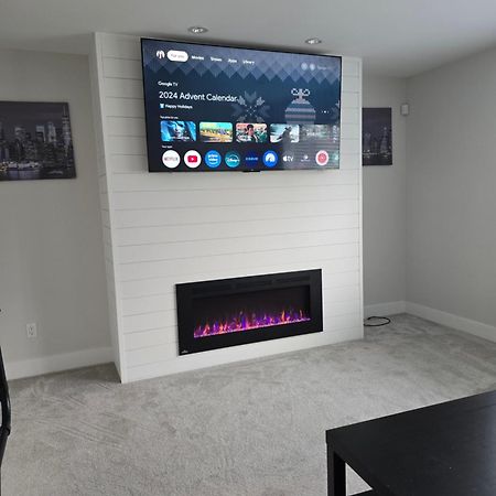 Private 1 Bedroom In Brookswood Langley Exteriör bild