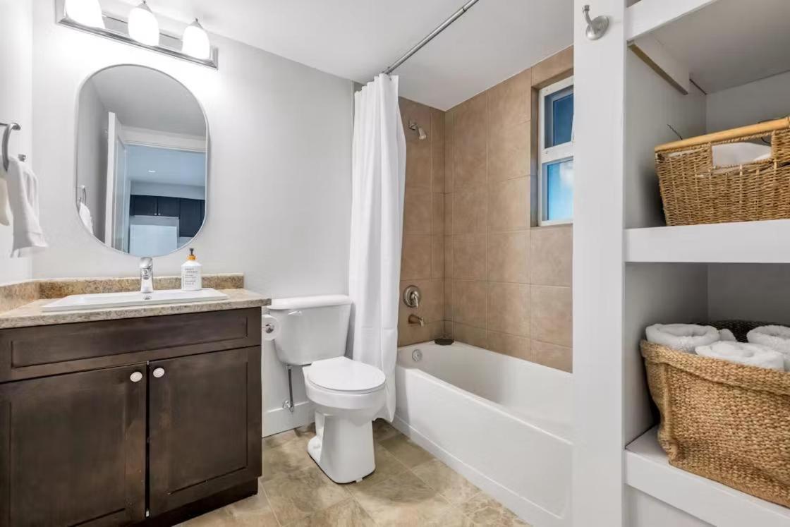 Private 1 Bedroom In Brookswood Langley Exteriör bild