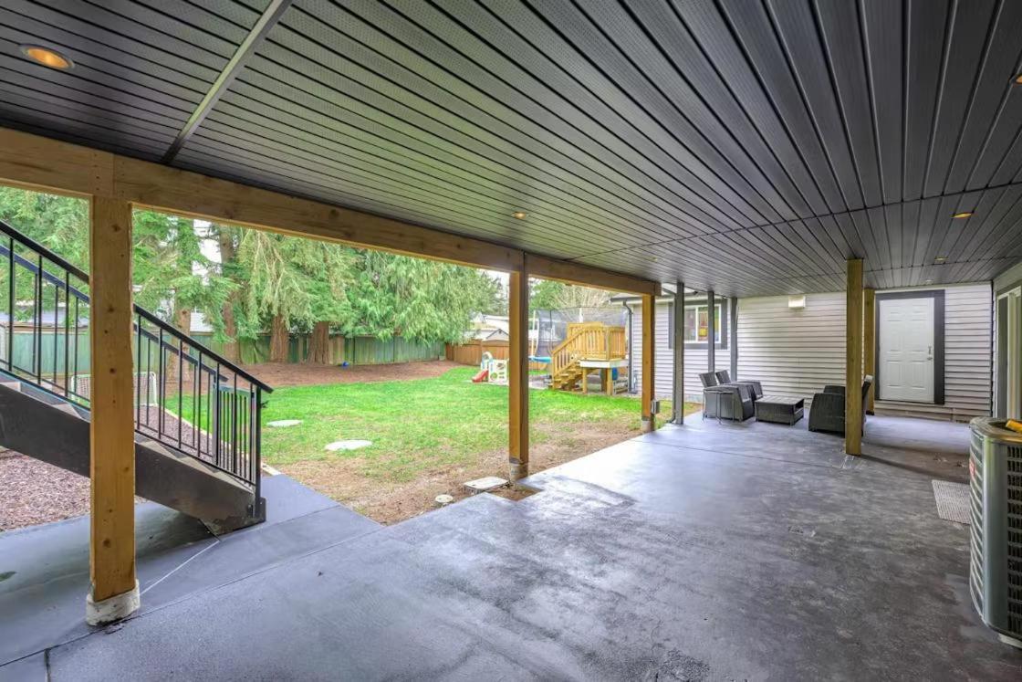 Private 1 Bedroom In Brookswood Langley Exteriör bild