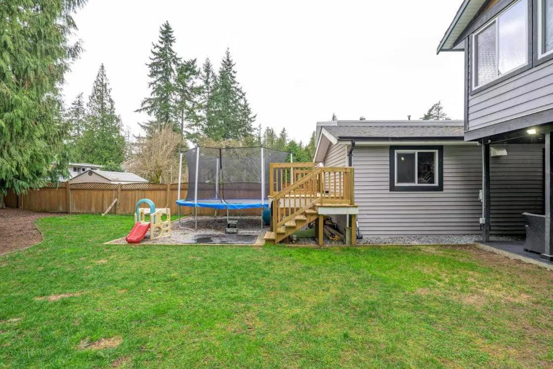 Private 1 Bedroom In Brookswood Langley Exteriör bild