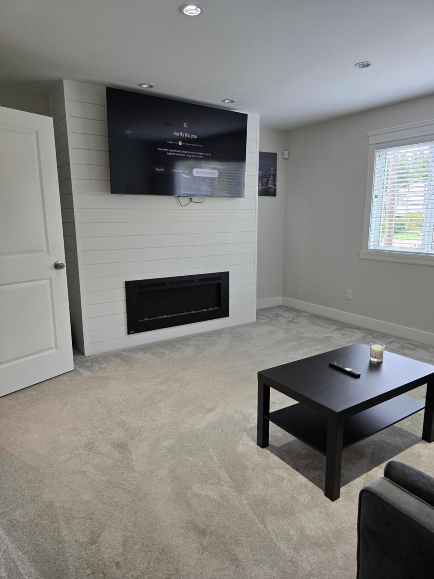 Private 1 Bedroom In Brookswood Langley Exteriör bild